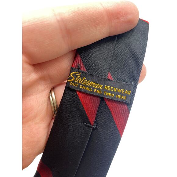 Vintage 1970s Tie Statesman Neckwear Skinny Black Red Repp Diagonal Stripe - Picture 5 of 6